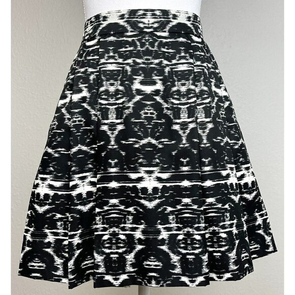 J. CREW Womens SIZE 4 Blurred Ikat Pleated Black/White Printed SKIRT B4435 EUC - Picture 2 of 9